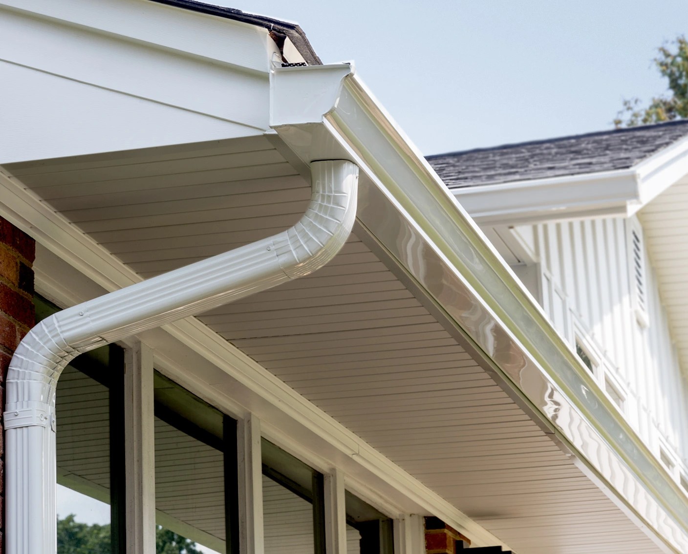 Seamless white gutters. 